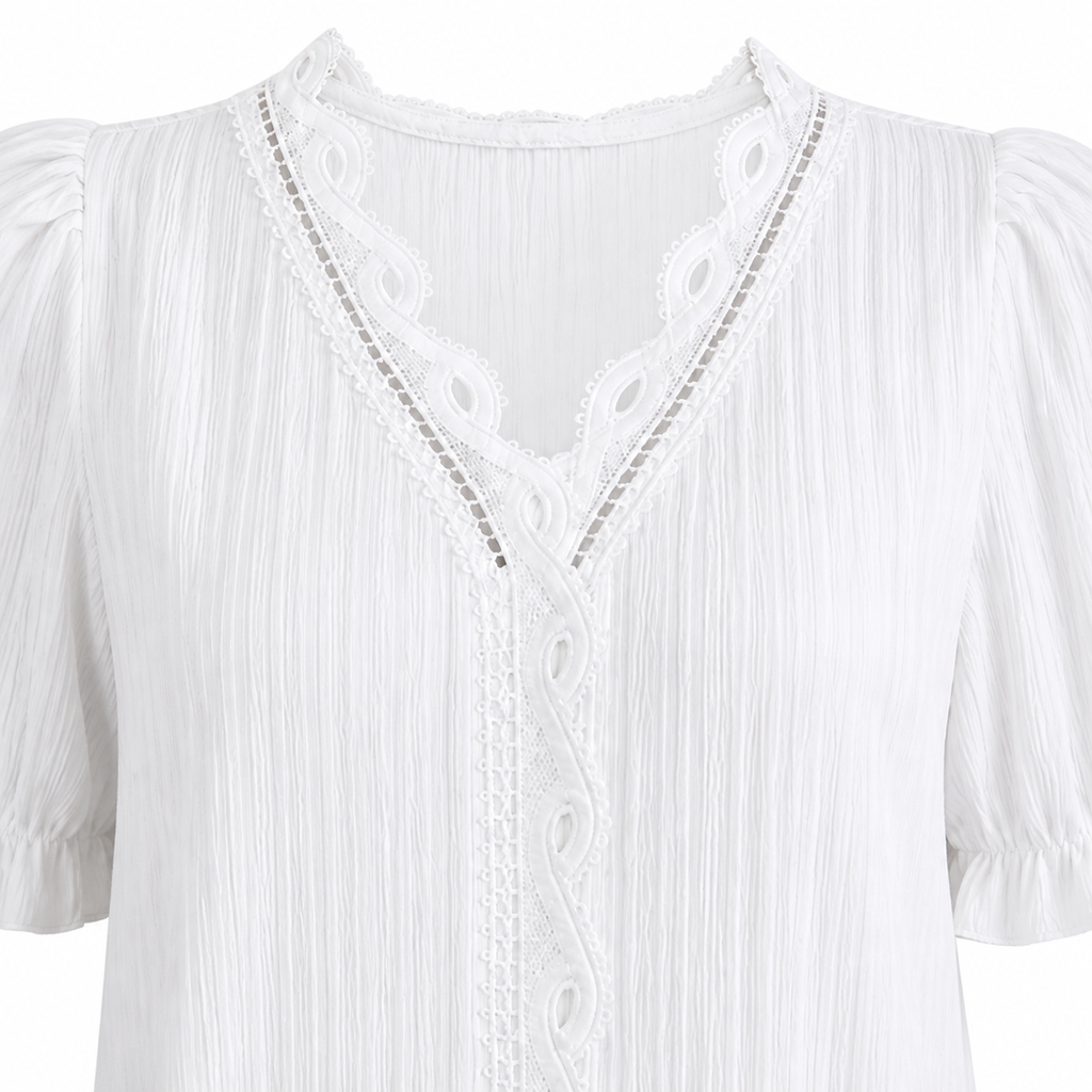 Blusa blanca de manga corta con escote en V