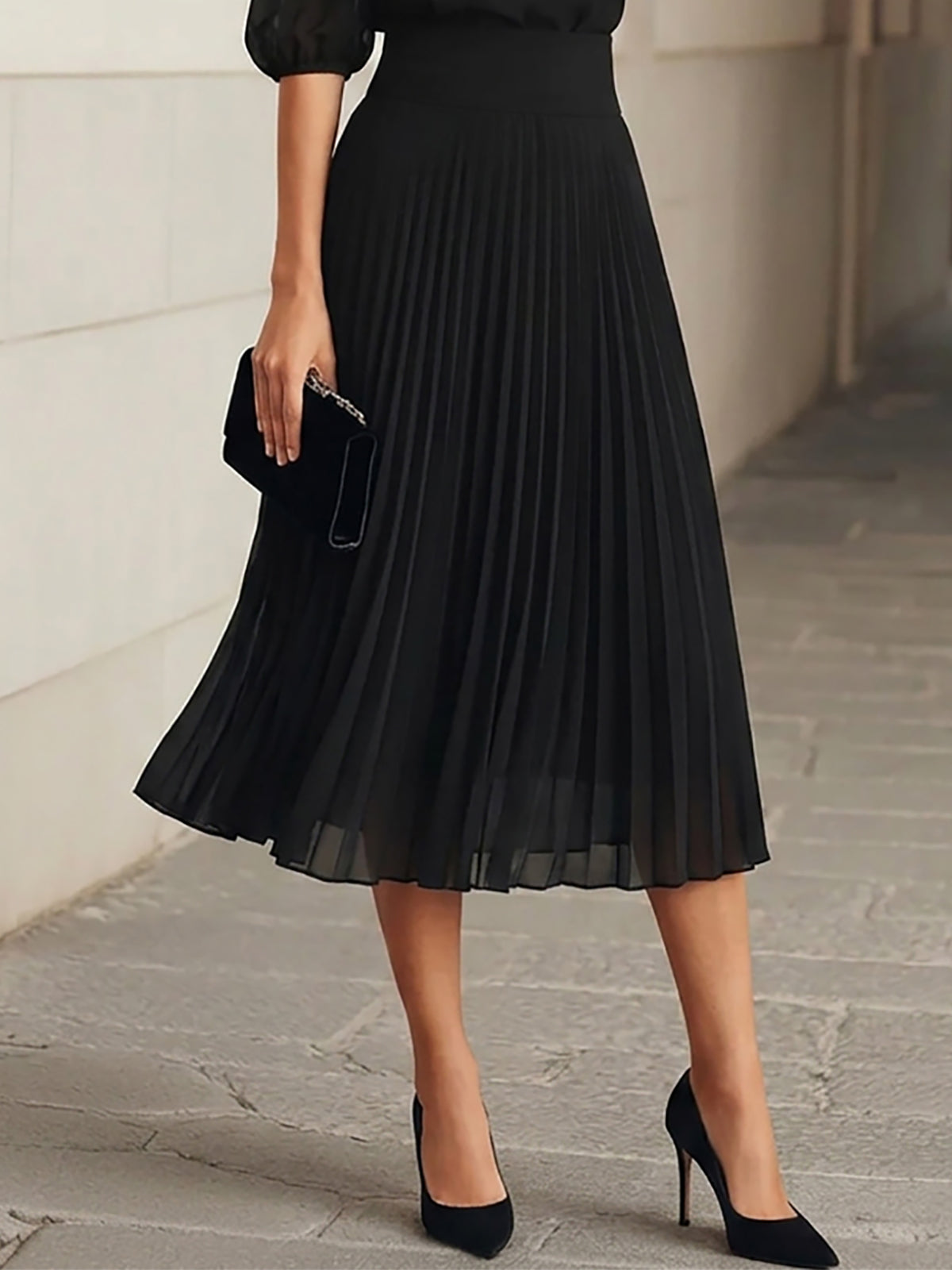 CONJUNTO DE TRES PIEZAS: TOP DE GASA NEGRO Y FALDA MIDI PLISADA