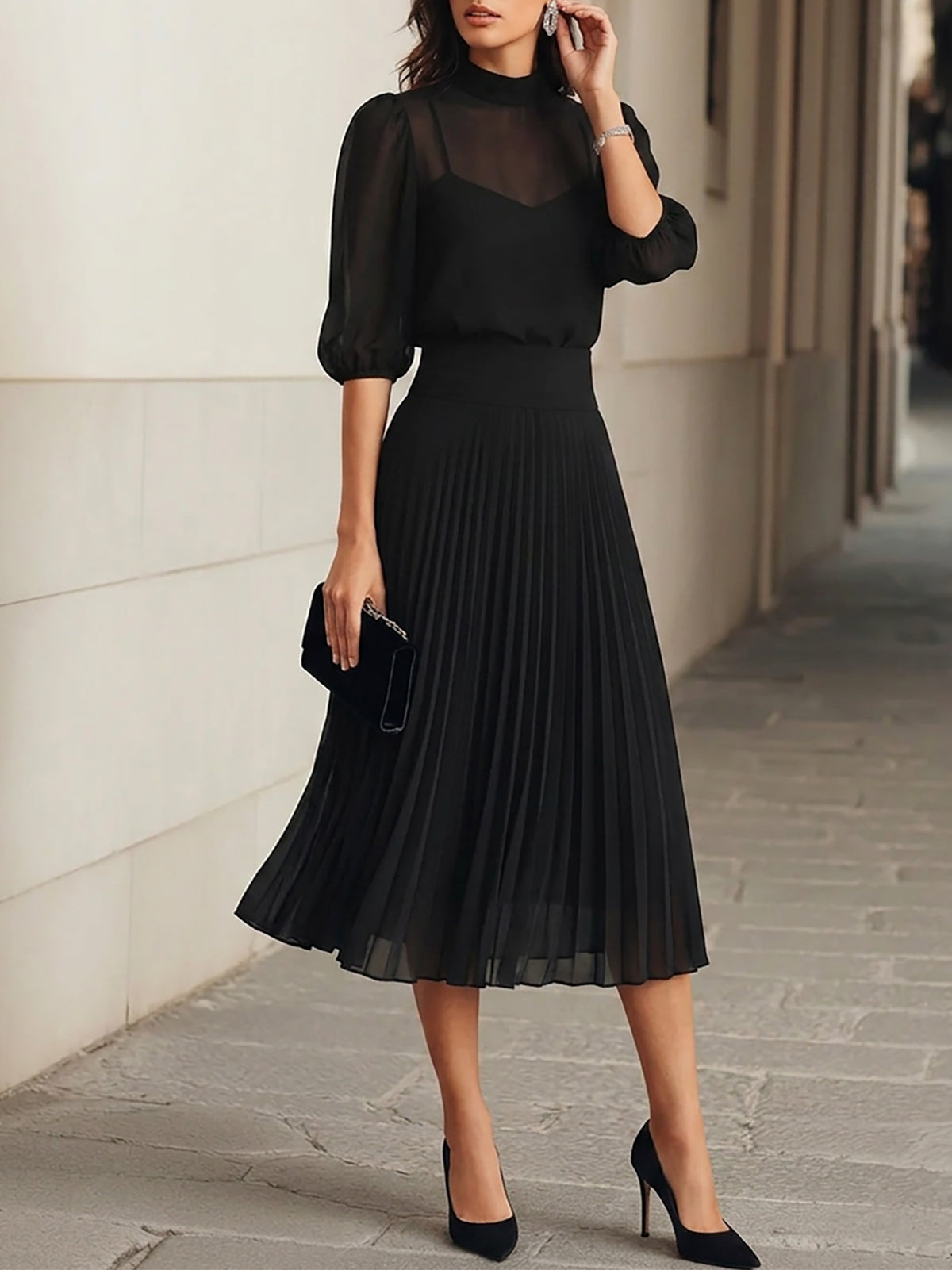 CONJUNTO DE TRES PIEZAS: TOP DE GASA NEGRO Y FALDA MIDI PLISADA