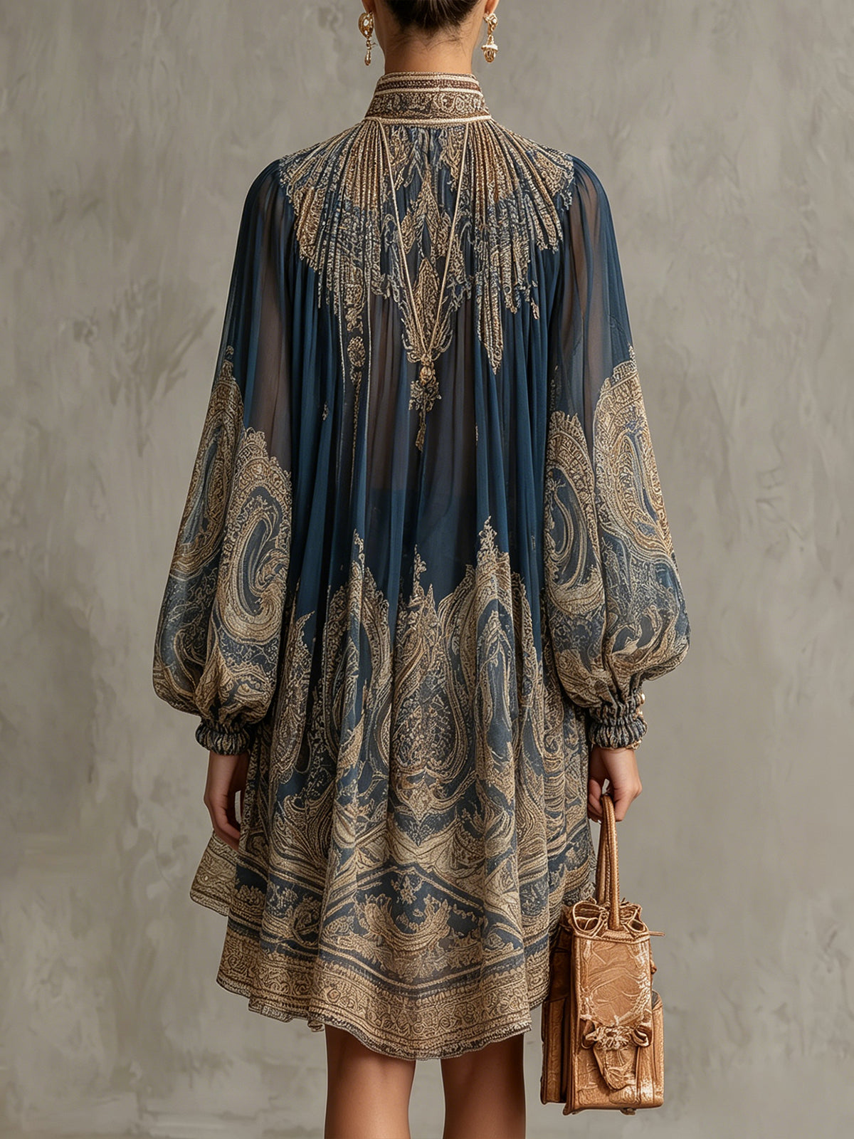 MINIVESTIDO DE GASA AZUL MARINO CON ESTAMPADO BARROCO Y CUELLO ALTO IRREGULAR