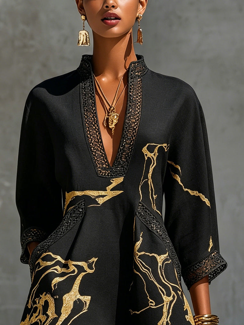 MINIVESTIDO DE ENCAJE DE GANCHILLO CON ESTAMPADO NEGRO Y DORADO Y ESCOTE EN V