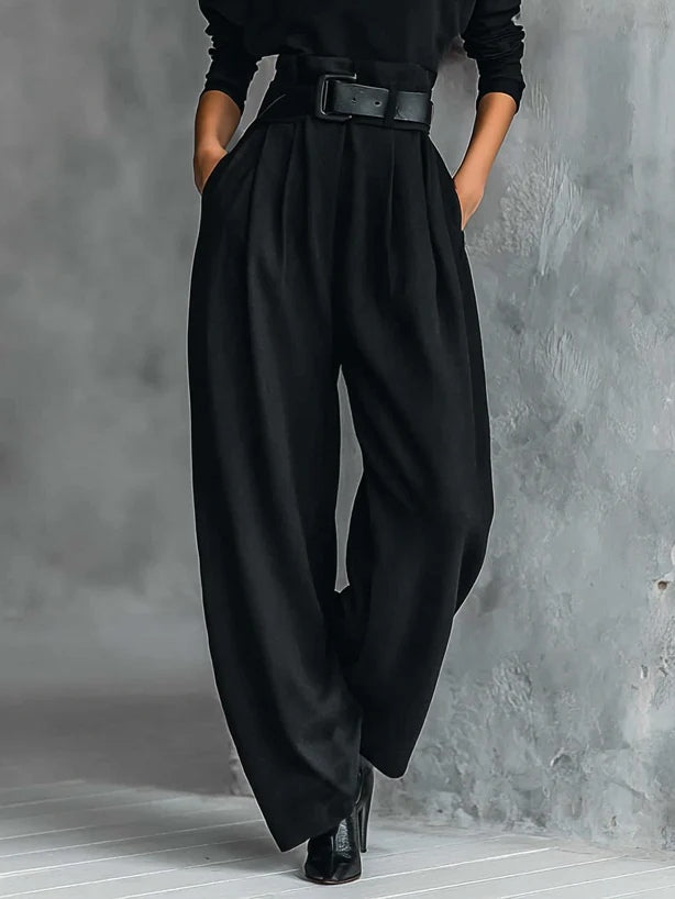 Noëlla | Conjunto negro de cuello alto y pantalón recto