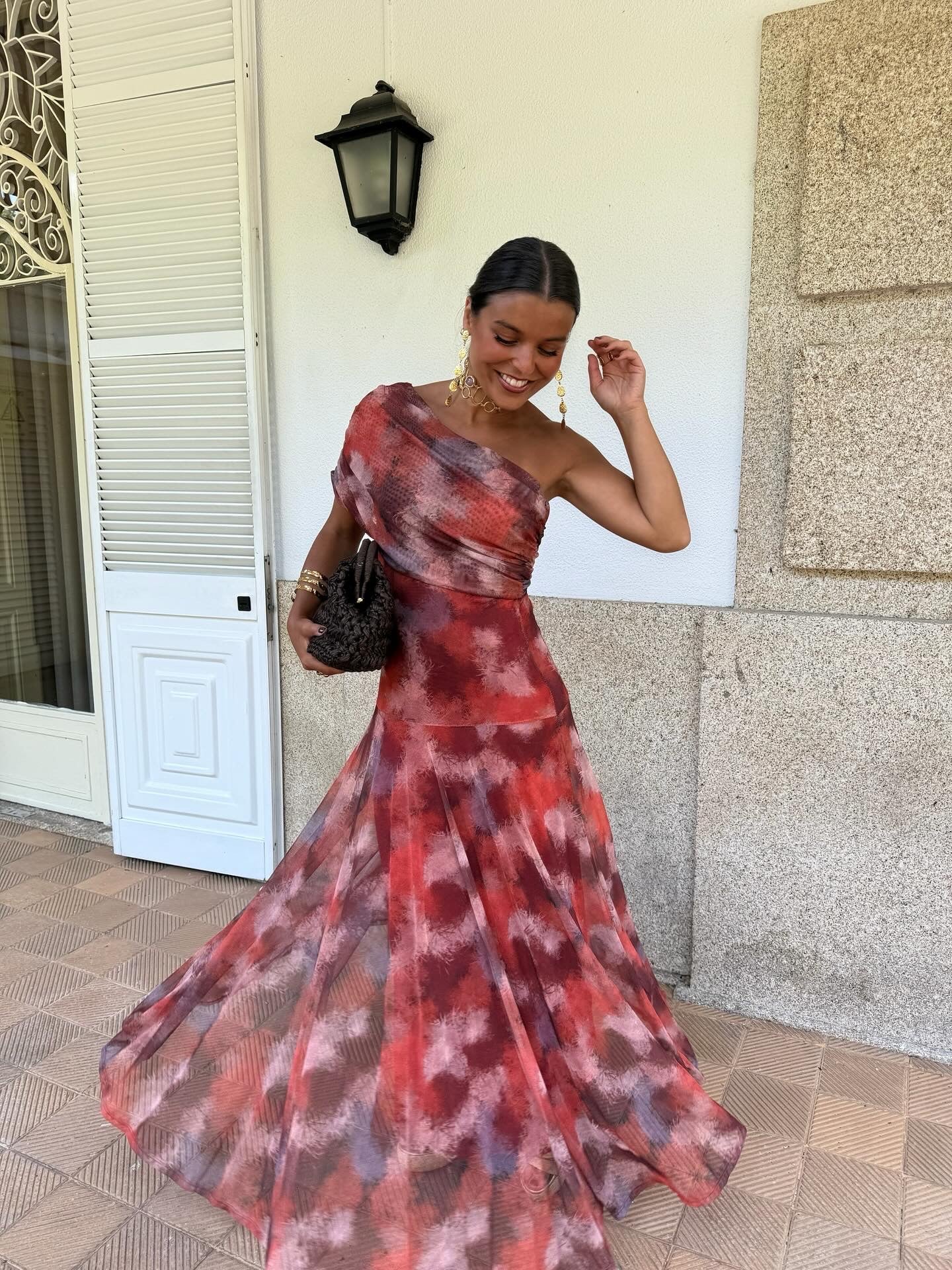 Valentina™ | Vestido largo de acuarela con hombros al aire
