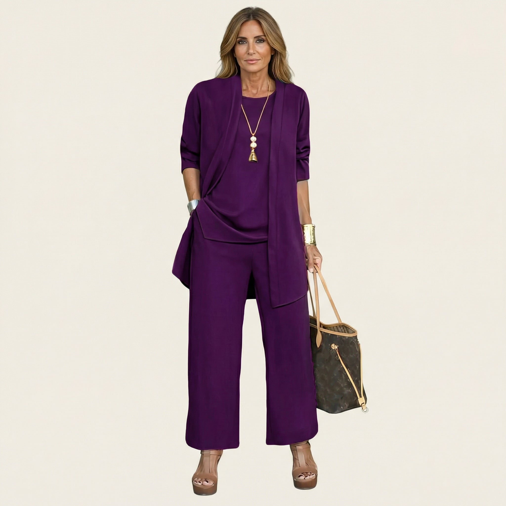 Conjunto de tres piezas Marijne con cárdigan, top y pantalón de pierna ancha.