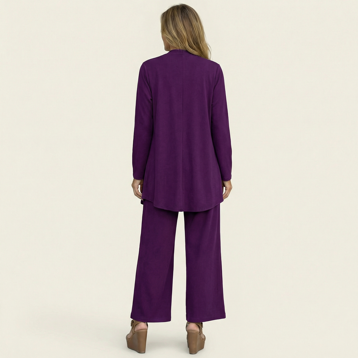 Conjunto de tres piezas Marijne con cárdigan, top y pantalón de pierna ancha.