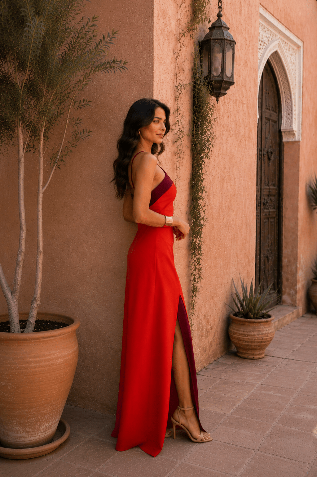 Elisa™ | Vestido largo con escote al cuello y abertura