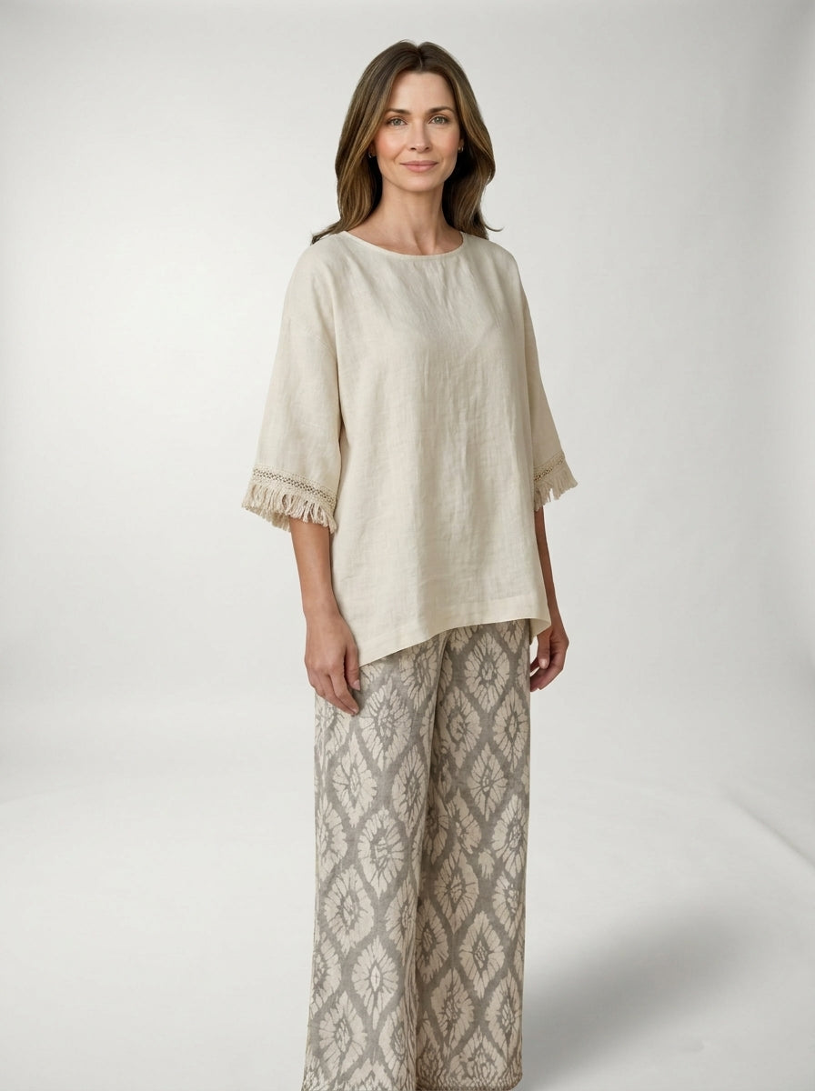 Conjunto ILARIA de dos piezas con blusa de flecos y pantalón estampado